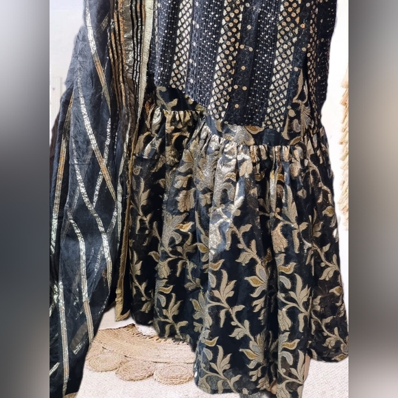 Pakistani Indian gharara/ Tilla and sequins gharara/ Pakistani/ Indian clothes - Picture 8 of 8